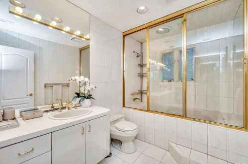 624 Caledonia Rd, Huntington Station NY 11746-5116 exterior