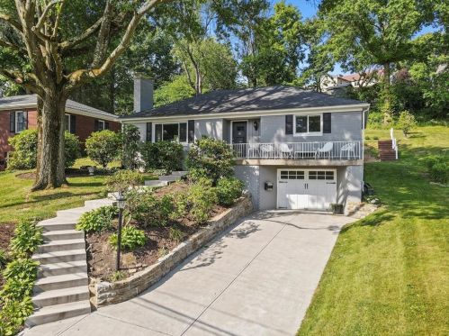 1090 Lakemont Dr, Pittsburgh, PA 15243-1849