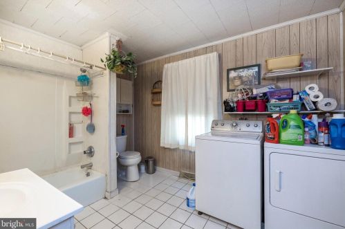 1034 Philadelphia Ave, Gilbertsville PA  19525-9511 exterior