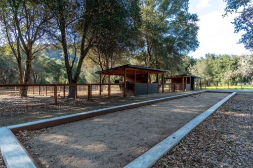 10555 Watsonville Rd, Gilroy CA  95020-9433 exterior