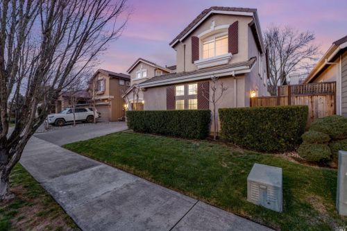 1409 Birdie Dr, Windsor CA  95492-8717 exterior