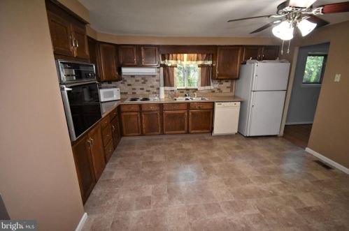 13 Saxony Dr, Riverton NJ  08077-4389 exterior