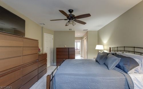 61 Woodland Dr, West Paterson NJ  07424-3707 exterior