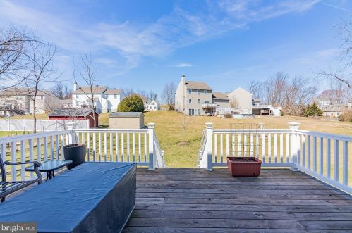 303 8th Ave, Parkesburg PA  19365-1359 exterior