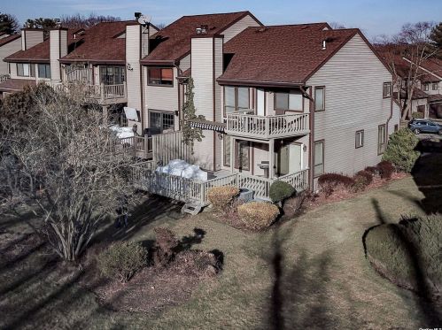 54 The Gln, Muttontown, NY 11545-2253