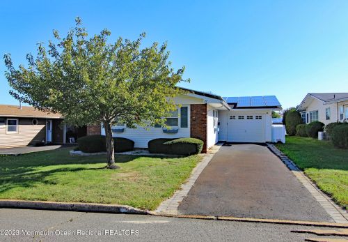 37 Tony Ct, Bricktown, NJ 08724-2454