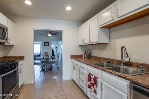 850 Graybill Dr, Tucson AZ  85719-1747 exterior