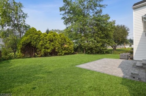 6 Warwick Cir, Springfield NJ  07081-2244 exterior