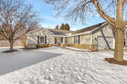1936 Cliff Alex Ct, Waukesha, WI 53189-7681