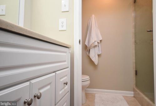 1630 Poplar Grove Dr, Herndon VA  20194-1738 exterior