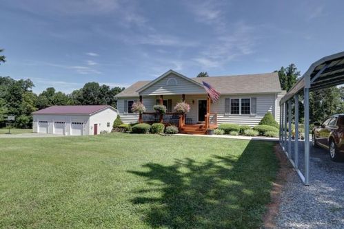 918 Jasper Wood Rd, Hurt, VA 24563-3743