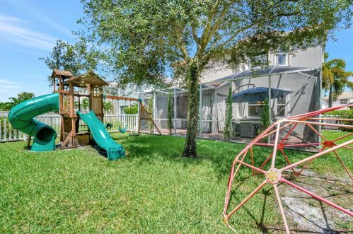 9107 Dupont Pl, West Palm Beach, FL 33414-6475