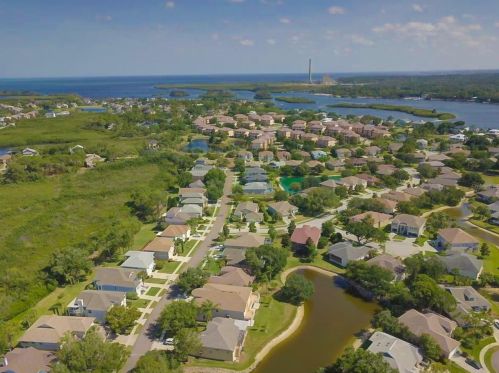 1040 Pointe Alexis Dr, Tarpon Springs FL  34689-7119 exterior