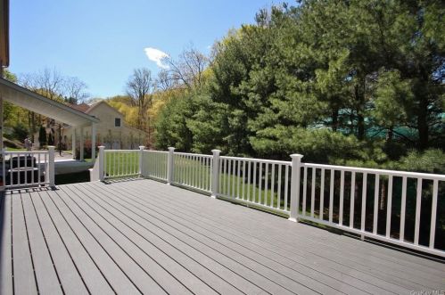 1774 Pleasantville Rd, Briarcliff NY  10510-1116 exterior