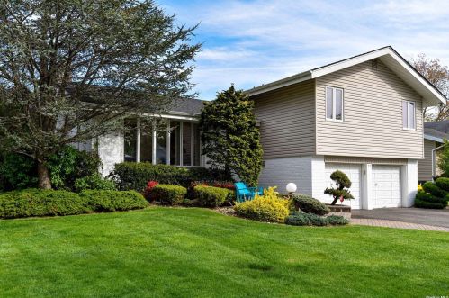 22 Fair Ln, Muttontown, NY 11753-2310