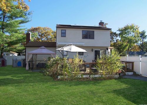 165 Claremont St, Deer Park, NY 11729-1304