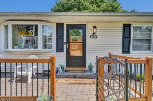 113 Santa Fe Trl, Hopatcong NJ  07843-1247 exterior