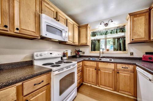 1206 Reno Ave, South Lake Tahoe, CA 96150-3022