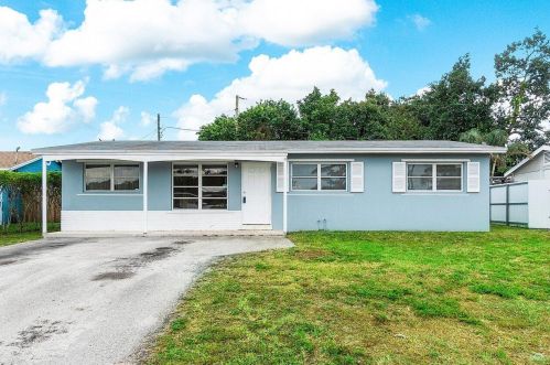 5580 Snead Cir, West Palm Beach, FL 33413-1278