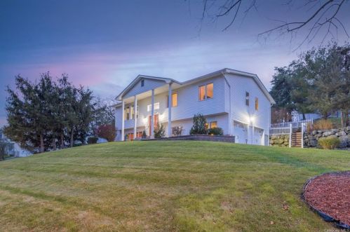 46 Hastings Ln, Stony Point, NY 10980-1009