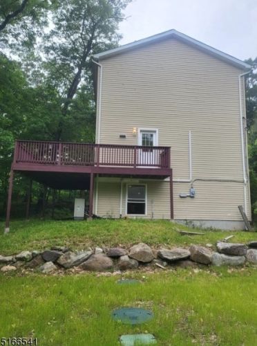 18 Berry Ln, West Milford NJ  07480-3632 exterior