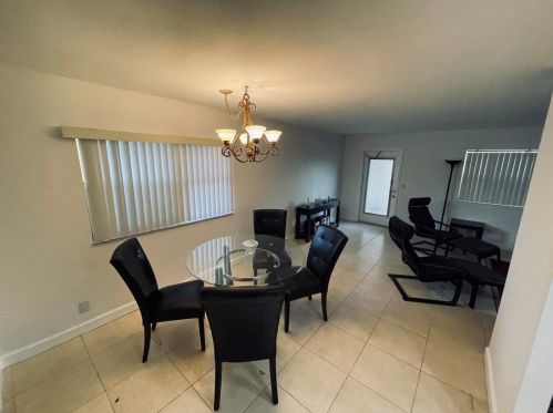 475 Saxony J, Delray Beach FL  33446-1015 exterior