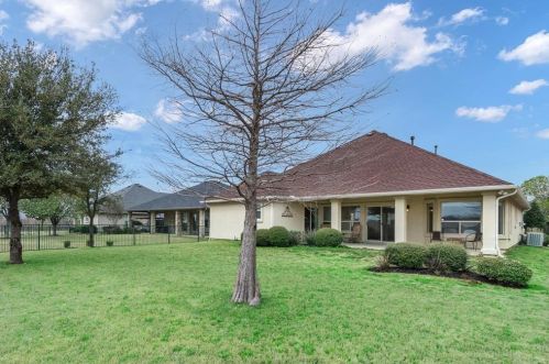 11313 Southerland Dr, Denton TX  76207-8693 exterior