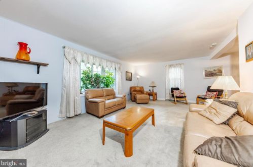 408 Hobart Dr, Tavistock NJ  08033-3623 exterior