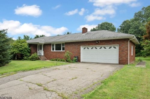 516 Lackawanna Ave, West Paterson, NJ 07424-2953