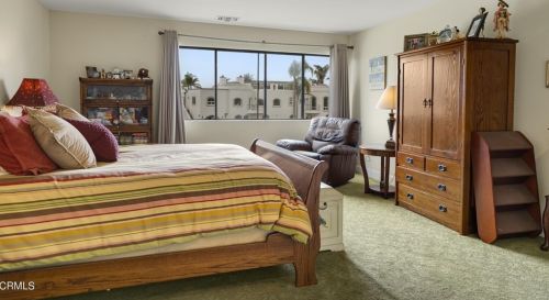 2231 Victoria Ave, Oxnard CA  93035-2930 exterior