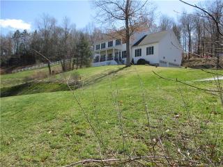 170 Country Woods Ln, Southbury, CT 06488-1297