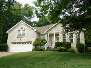 102 Donovan Ct, Hendersonville, TN 37075-1216