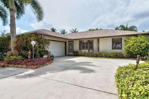 175 9th Ct, Vero Beach, FL 32962-2809