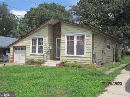 113 Glenview Ave, Gloucester, NJ 08031-2633