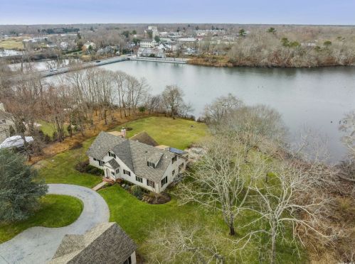 9 Lilypond Ln, Eastport, NY 11941-1202