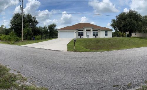 815 Hibiscus Ave, Lehigh Acres, FL 33972-8000