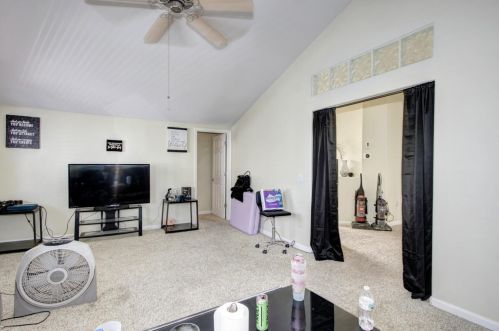 8675 Tennis Club Ct, Elk Grove CA  95624-3291 exterior