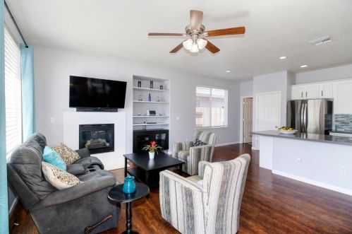 9674 Two Harbors Dr, Elk Grove CA  95624-4491 exterior