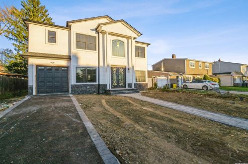 57 Bobwhite Ln, Hicksville NY  11801-4520 exterior