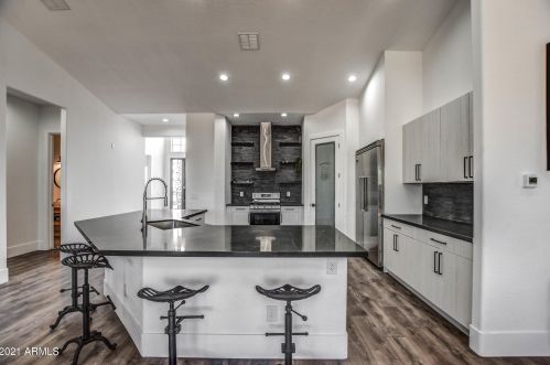 6434 12 St, Phoenix AZ 85086-4804 exterior