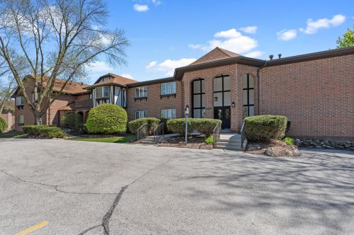 6575 Green Bay Ave, Milwaukee WI  53209-3455 exterior