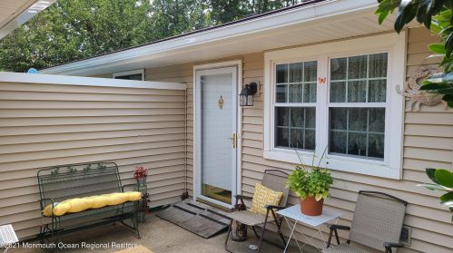 46 Kathy Ct, Bricktown, NJ 08724-1471