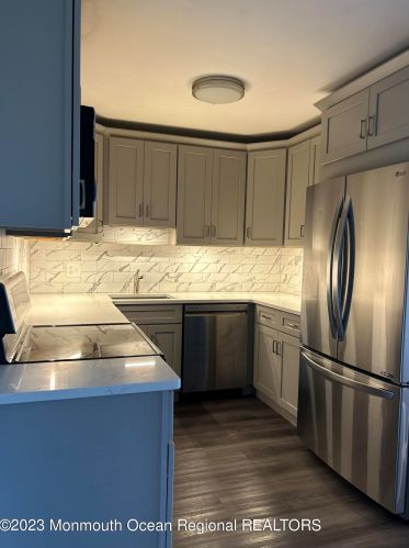 330 Shore Dr, Monmouth Hills NJ  07732-1147 exterior