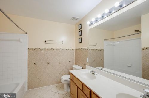 6249 Oakland Dr, Woodbridge VA  22193-7017 exterior