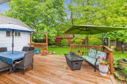 2516 Rose Pl, Westbury, NY 11590-5614