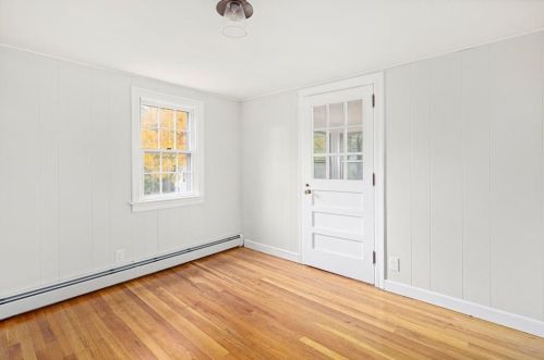 61 Knotty Oak Rd, Coventry RI  02816-8306 exterior