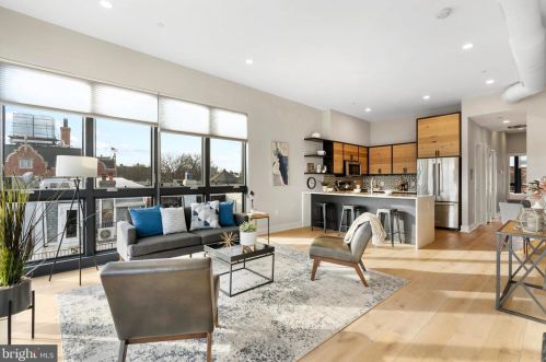1012 Harvard St, Washington, DC 20001-3939