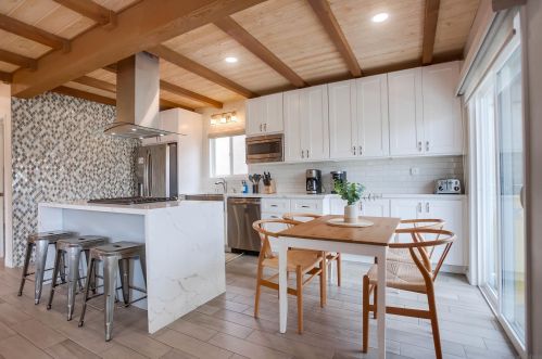 824 Anacapa Ct, San Diego CA  92109-8203 exterior