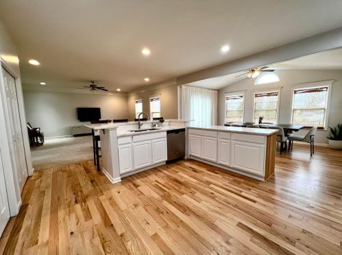 1086 Hartford Ln, London, OH 43140-8437