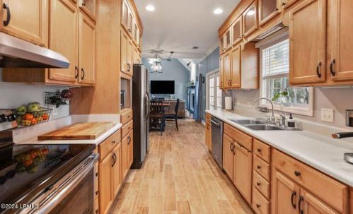 13 James F Byrnes St, Beaufort SC  29907-1940 exterior